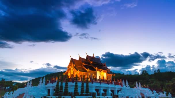 Pavilhão Real (Ho Kham Luang) No Parque Real Rajapruek De Chiang Mai, Tailândia — Vídeo de Stock