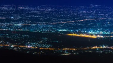 Zaman atlamalı renkli Havaalanı gece zamanında