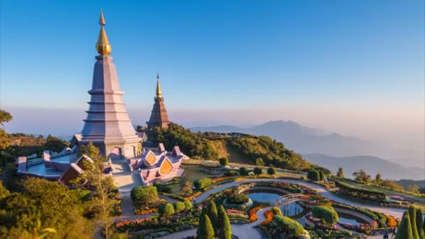 The Great Holy Relics PagodaOf Doi Inthanon National Park Chiang Mai, Tailândia (zoom out ) — Vídeo de Stock