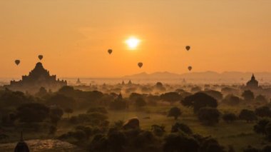 Balonlar antik imparatorluğun Bagan Myanmar (Burma üzerinde)