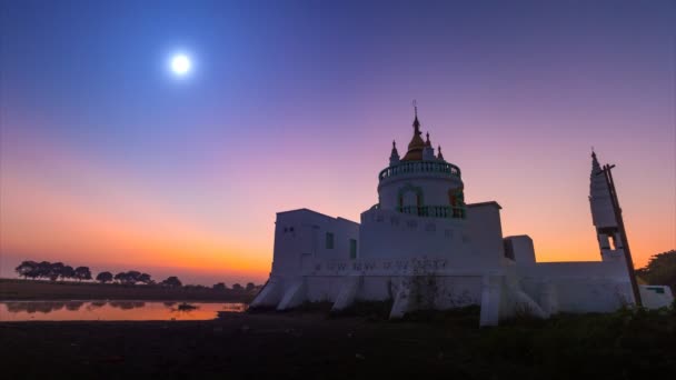 Sziluettjét régi templom Amarapura a Mandalay, Mianmar — Stock videók