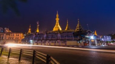Sule Pagoda Yangon, Myanmar gece zamanında