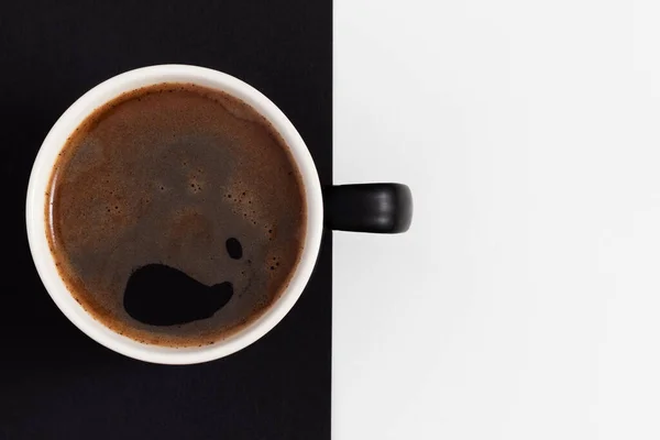 Tasse Heißen Natürlichen Kaffee Auf Schwarz Weißem Hintergrund Ansicht Von — Stockfoto