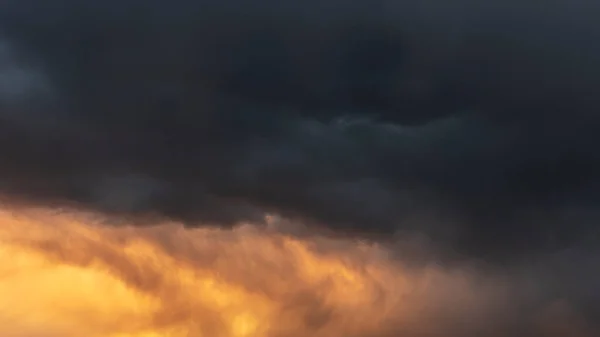 Nuages Cumulus Sombres Dans Ciel Avant Orage — Photo