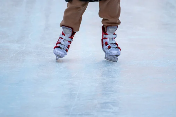 Gesneden Weergave Van Mens Schaatsen Schaatsbaan — Stockfoto