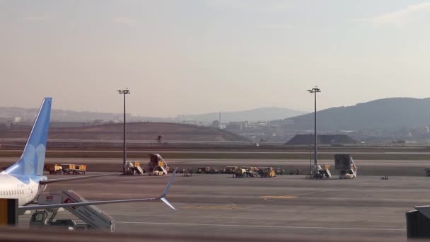 Istanbul Turquia Janeiro 2021 Pista Aeroporto Internacional Sabiha Gokcen Tempo — Vídeo de Stock