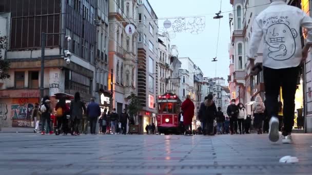 Stanbul Turkey Ocak 2021 Antika Kırmızı Tramvay Akşamları Istiklal Caddesi — Stok video
