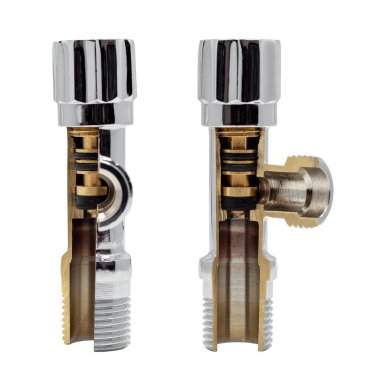 Pirinçten yapılmış çamaşır makinesi musluğunun kesiti. Farklı açılar, beyazda izole edilmiş..