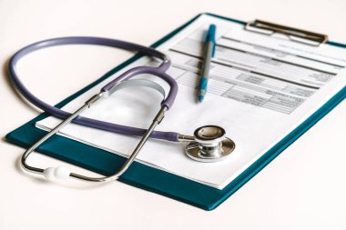 Tıbbi steteskop, tanıyı tanımlamak için bir form, her amaç için mükemmel tasarım.