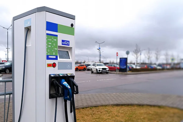 Elektromos Benzinkút Elektromos Járművekhez Cellákban Vezetékeket Hogy Csatlakoztassa Gép — Stock Fotó
