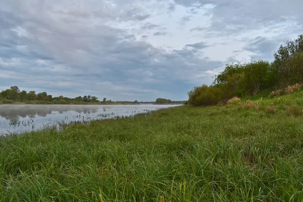 Aube Colorée Brumeuse Sur Une Petite Rivière — Photo