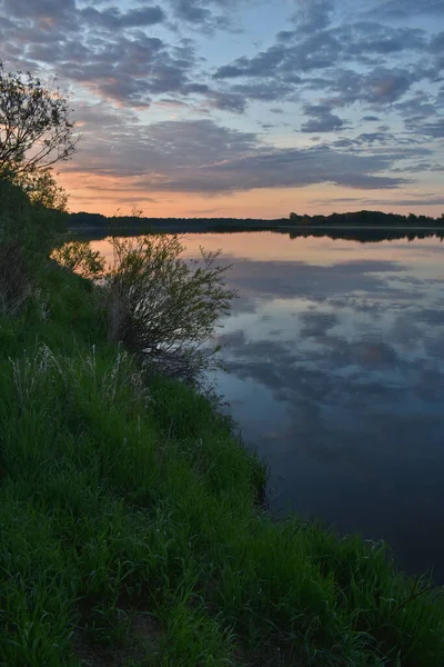 Színes Ködös Hajnal Egy Kis Folyó Felett — Stock Fotó