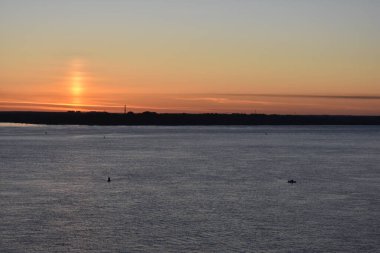 Volga nehrinin parlak, güzel şafağı