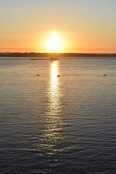 Frachtschiff Fährt Morgengrauen Auf Der Wolga — Stockfoto