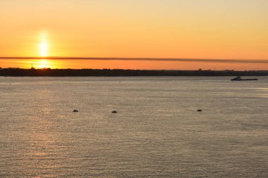 Volga Nehri 'nin parlak şafağı