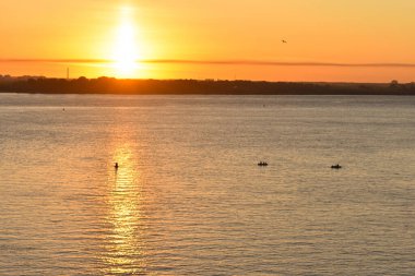 Volga Nehri 'nin parlak şafağı
