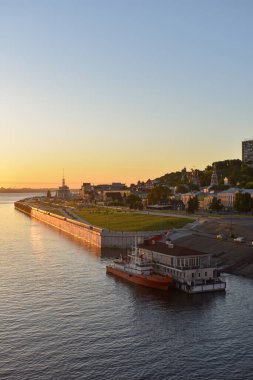 Nizhny Novgorod. Şafakta dolaş.