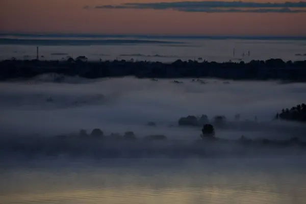 ヴォルガ川の霧の夜明け — ストック写真