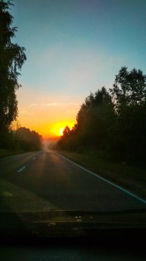 Arabadan şafak manzarası