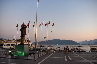 Akşamları Marmaris Caddesi 'nde. Türkiye