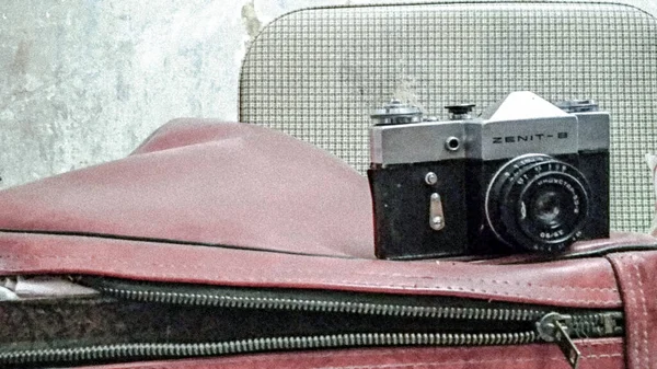 Oldtimer Kamera Und Alte Koffer — Stockfoto