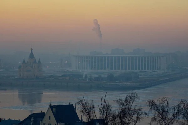 Tapınak, Nizhny Novgorod. Kış batımı