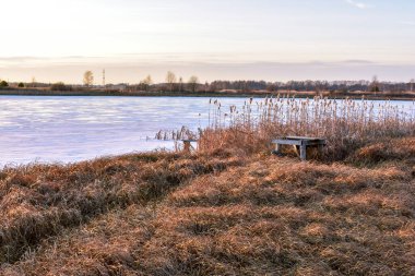 Gün batımında güneşteki ilk buz
