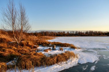 Gün batımında güneşteki ilk buz