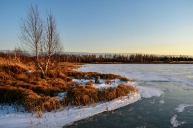 Gün batımında güneşteki ilk buz