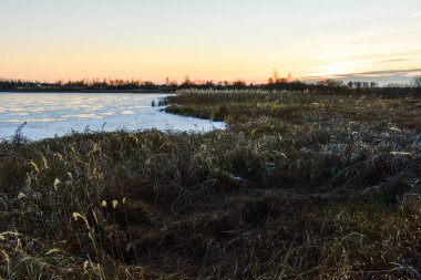 Gün batımında güneşteki ilk buz