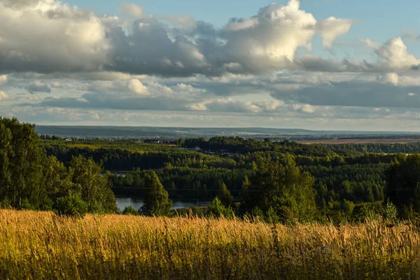 Panoramautsikt Över Det Vackra Fältet — Stockfoto
