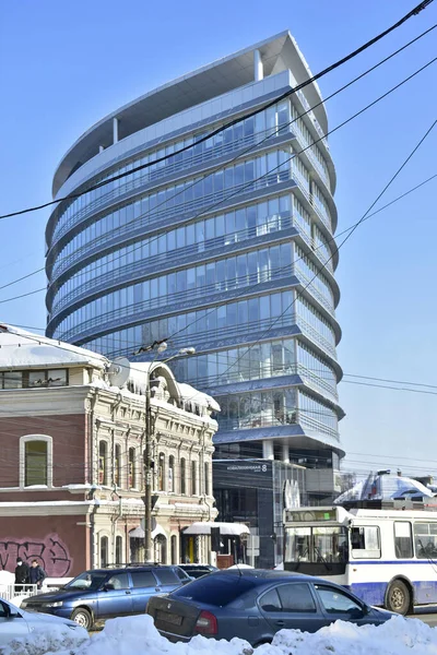 Nizhny Novgorod, modern bir bina.