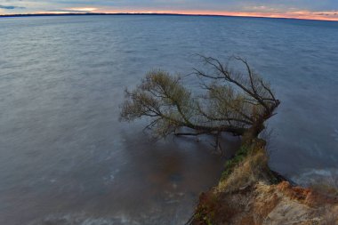 Volga Nehri 'nde güzel bir gün batımı
