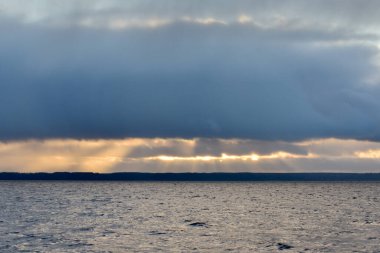 Volga Nehri 'nde güzel bir gün batımı