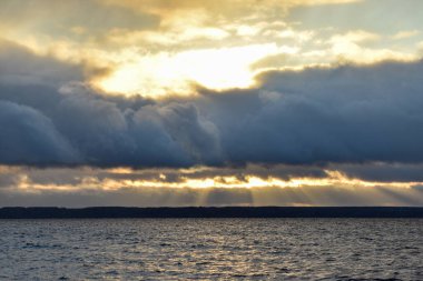 Volga Nehri 'nde güzel bir gün batımı