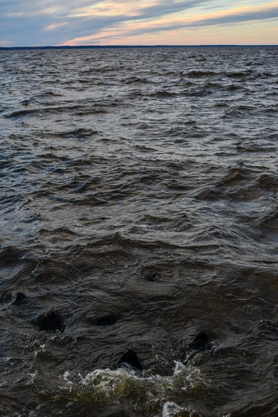 Güzel Gün Batımı Volga Nehri Nde Dalgalar — Stok fotoğraf