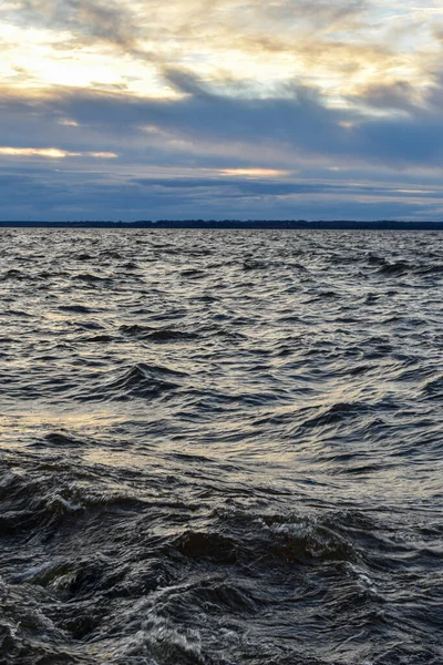 Vacker Solnedgång Och Vågor Volga Floden — Stockfoto