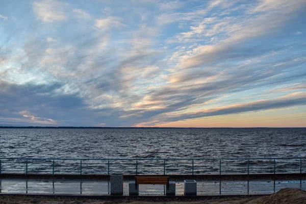 Gyönyörű Naplemente Hullámok Volga Folyón — Stock Fotó