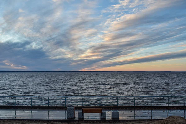 Güzel Gün Batımı Volga Nehri Nde Dalgalar — Stok fotoğraf