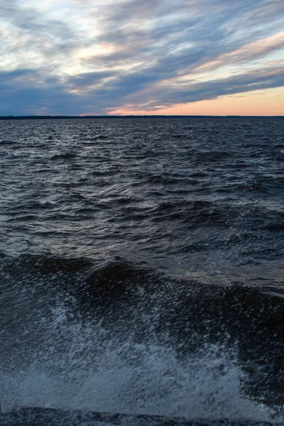 Magnifique Coucher Soleil Vagues Sur Volga — Photo