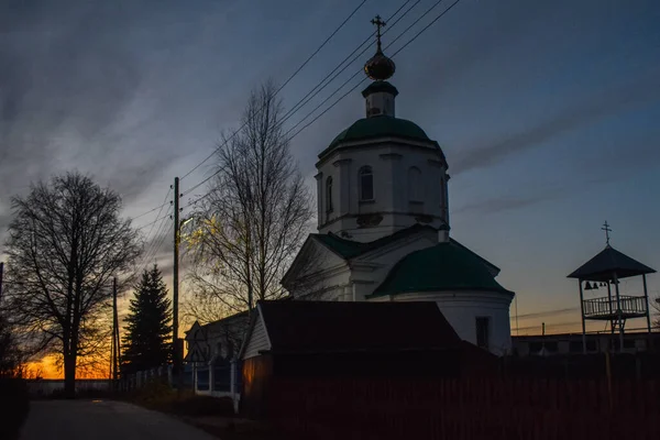 Igreja Ortodoxa Russa Branca Pôr Sol — Fotografia de Stock