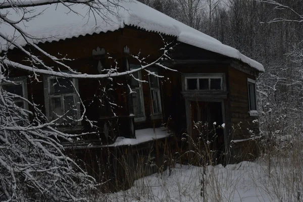 Pueblo Abandonado Nieve Invierno —  Fotos de Stock