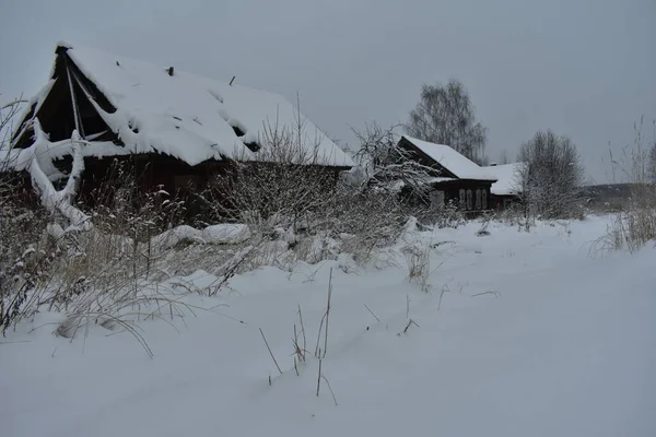 Verlassenes Dorf Schnee Winter — Stockfoto