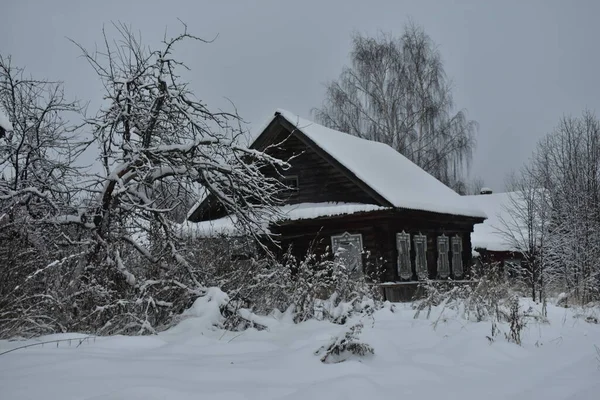 Villaggio Abbandonato Nella Neve Inverno — Foto Stock