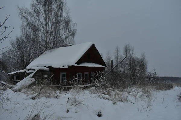 Aldeia Abandonada Neve Inverno — Fotografia de Stock