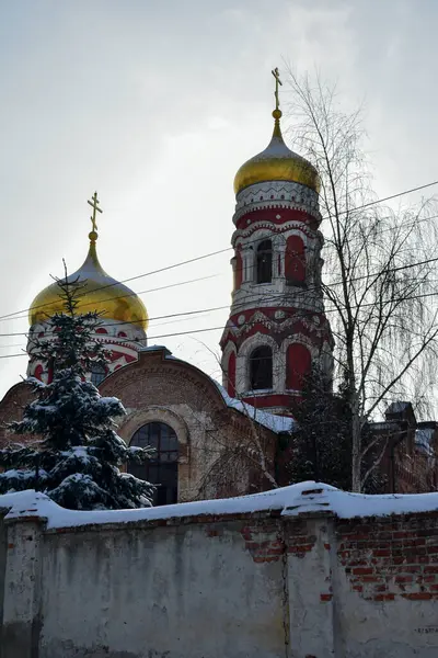 Старая Красивая Церковь Зимой — стоковое фото