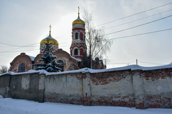 Старая Красивая Церковь Зимой — стоковое фото