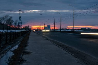 Volga Nehri 'nde güzel bir günbatımı. Nizhny Novgorod