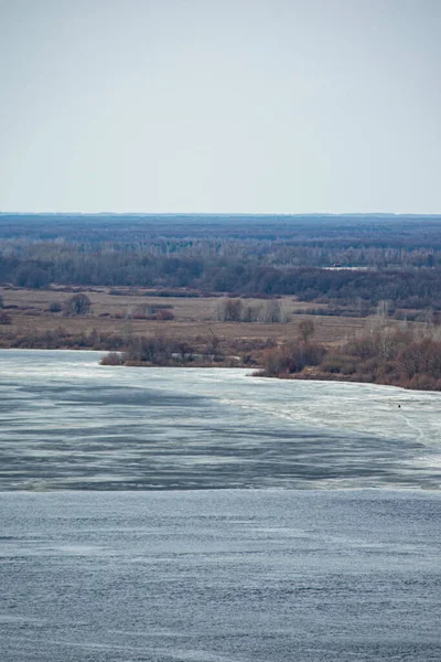 Πάγος Επιπλέει Στον Ποταμό Βόλγα Την Άνοιξη — Φωτογραφία Αρχείου