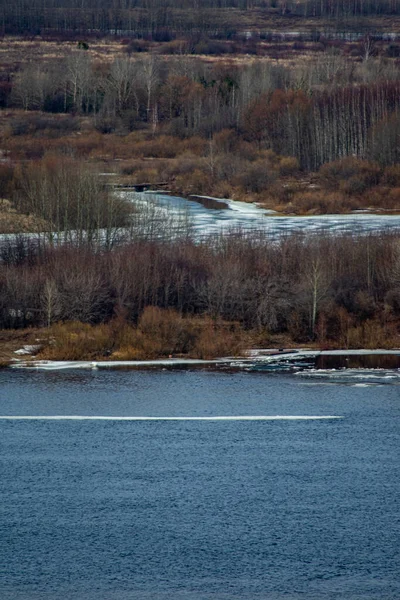 Jég Úszik Volga Folyón Tavasszal — Stock Fotó